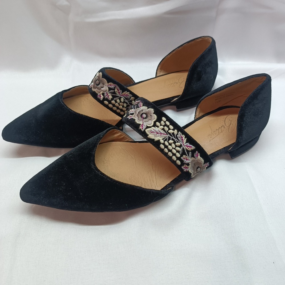 Bettye‎ Muller Jamisen Black Velvet Floral Embroidered Pointed Toe Flats 7.5M